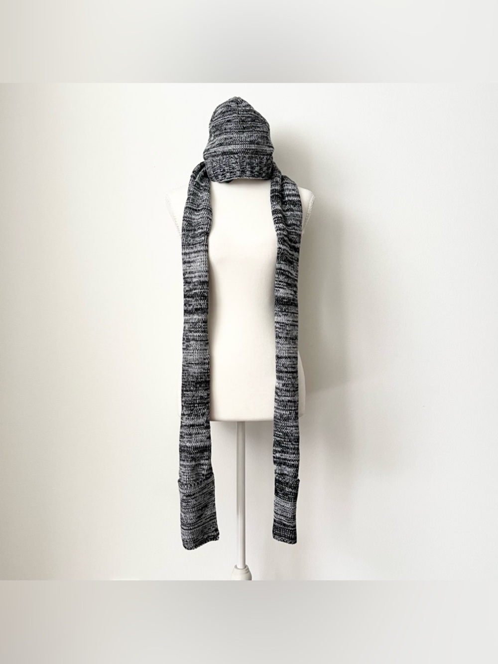 NWT BCBGeneration Knit Beanie Hat & Attached Scarf Pockets Black White Boho